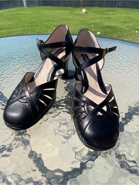 BeautiFeel Black Strappy Crossband Heels